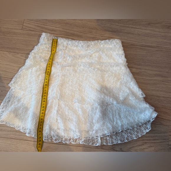 White lace top and skirt set - Picture 4 of 5